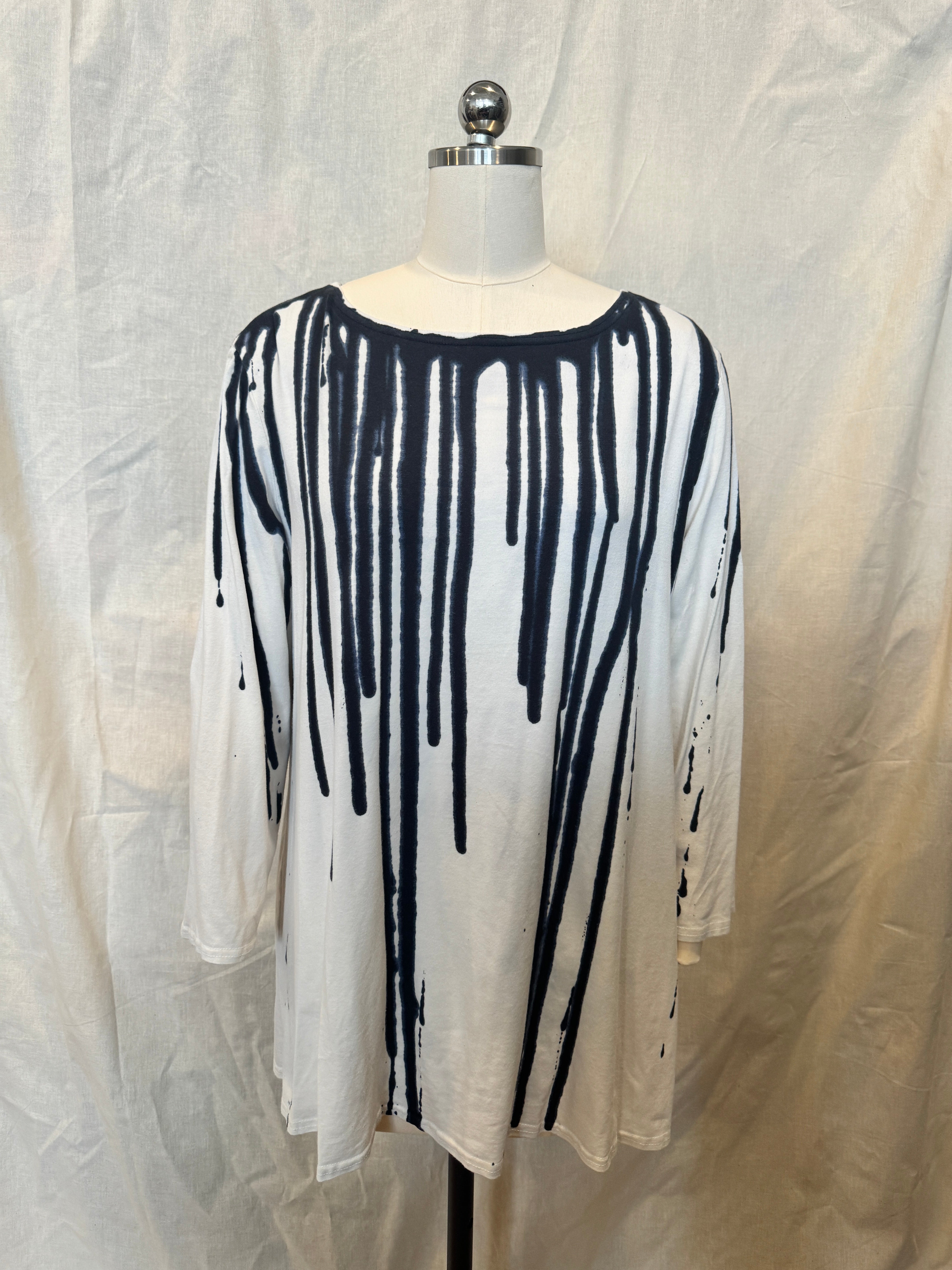 AUDREY TUNIC in Navy Dripstone