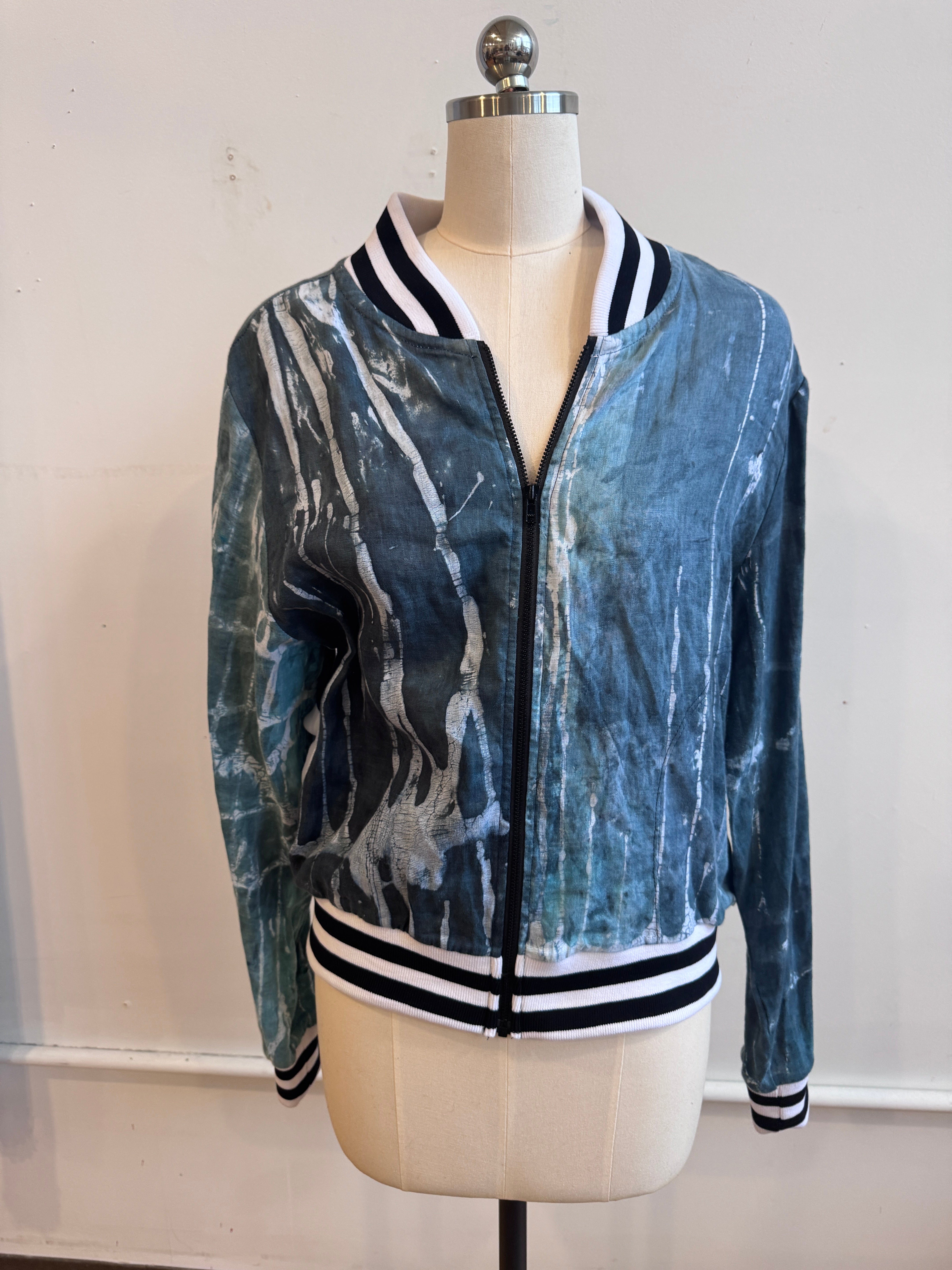 Bomber Jacket in Whispering Grass Demin